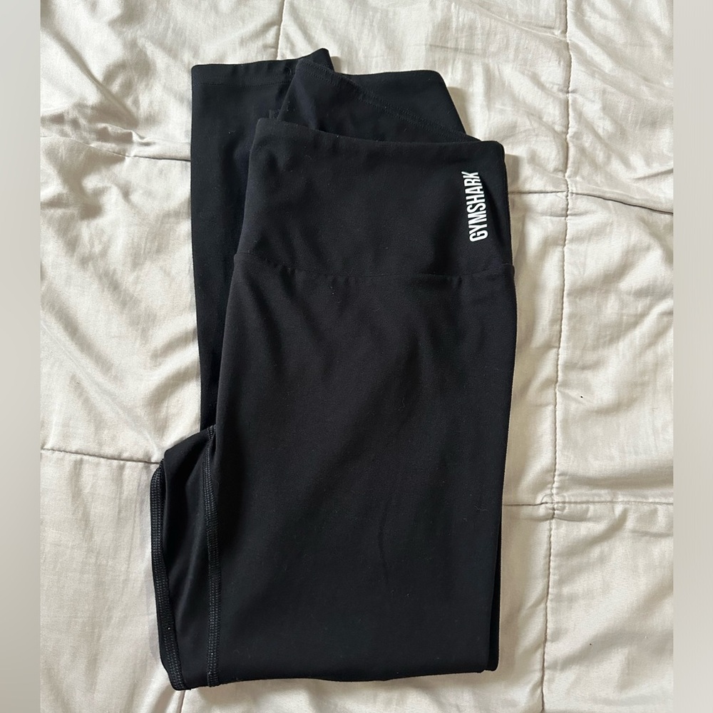 Gym shark leggings